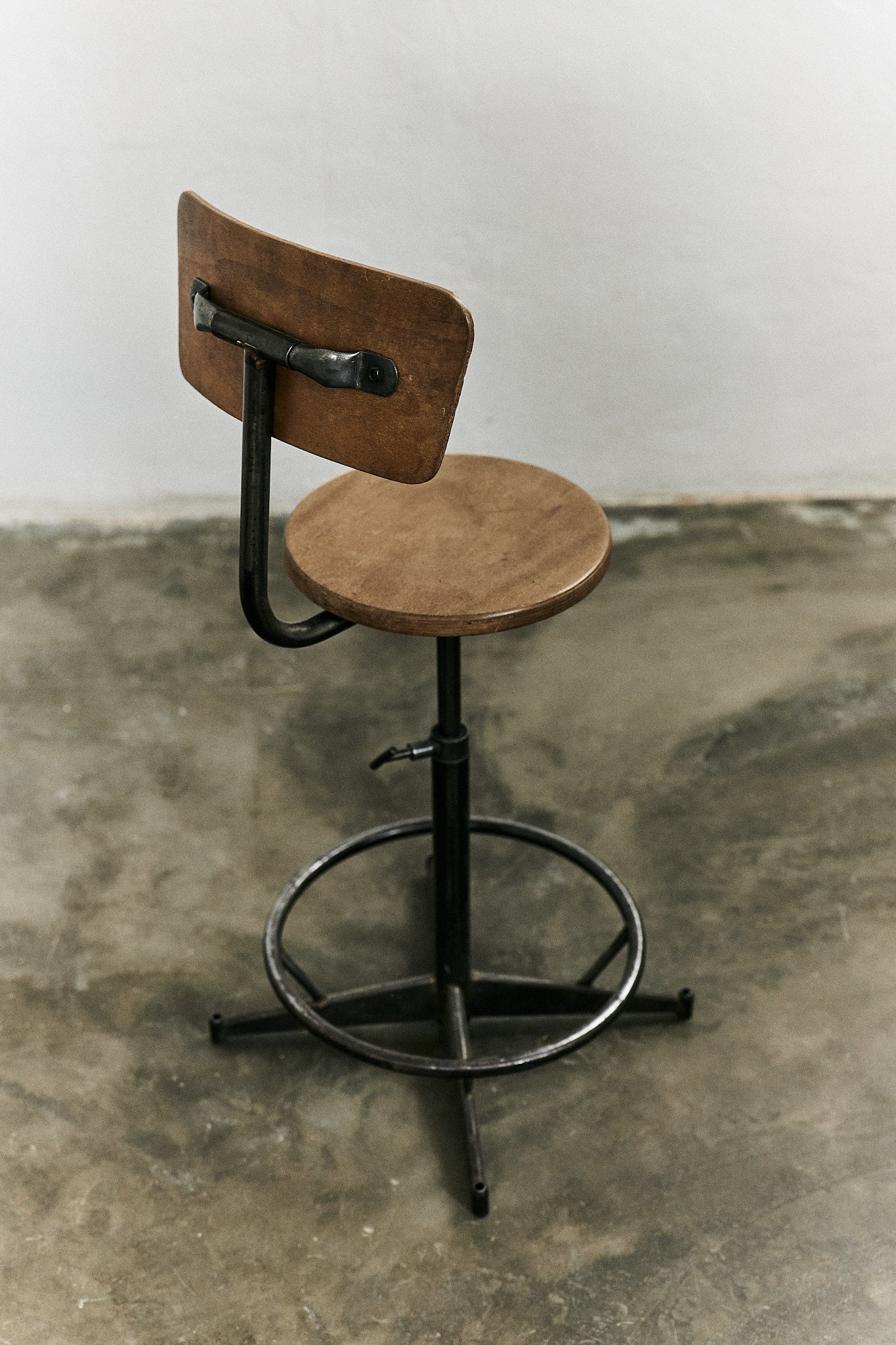 Taburete Industrial Altura Regulable con Respaldo, Francia Principios S. XX