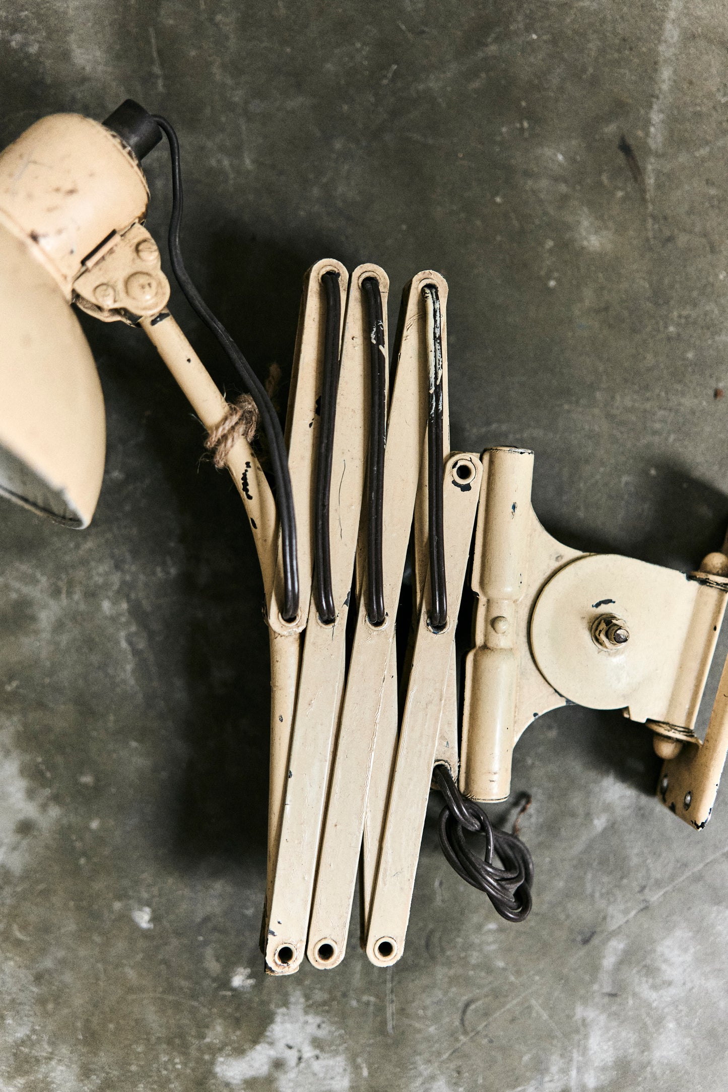 Lámpara Bauhaus Brazo Tijera Christian Dell para Kaiser & Co Alemania 1933