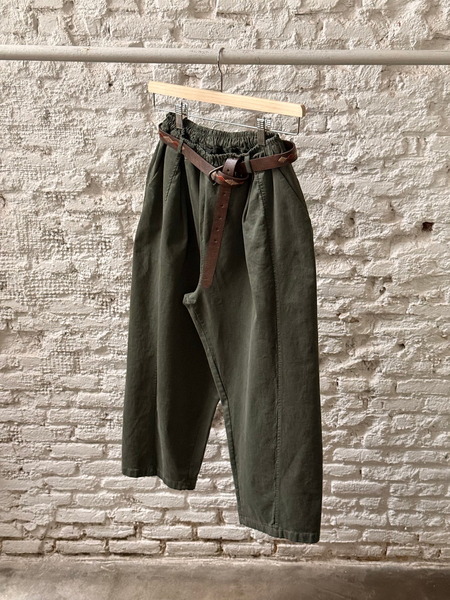 Pantalón Globo Bolsillos con Cinturón